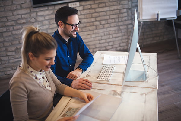 coworking and corporate colleagues working in offi 7DVHDZM